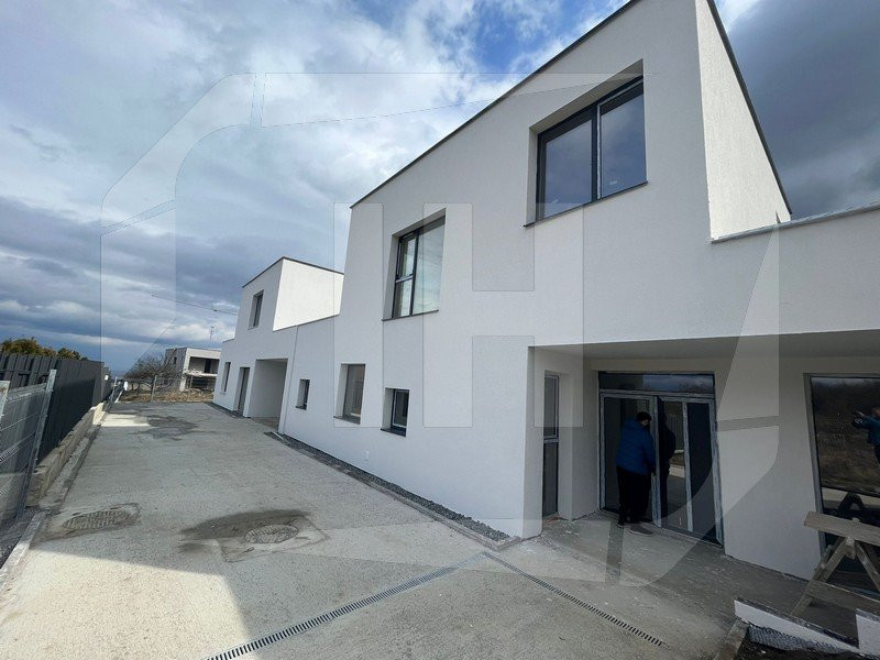 Duplex 160 mp utili, constructie noua, garaj, in zona Wonderland