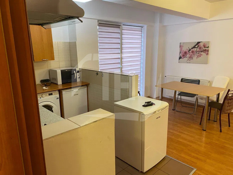 Apartament 2 camere, semidecomandat, zona FSPAC
