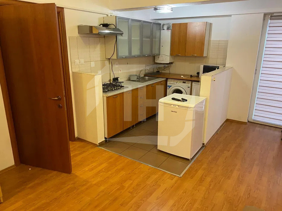 Apartament 2 camere, semidecomandat, zona FSPAC