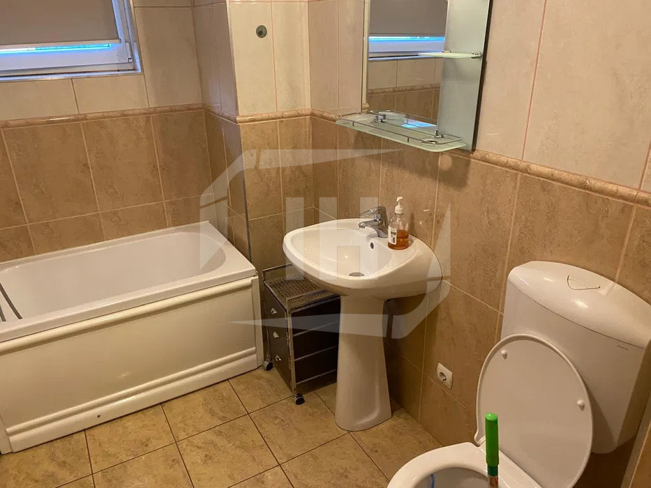 Apartament 2 camere, semidecomandat, zona FSPAC