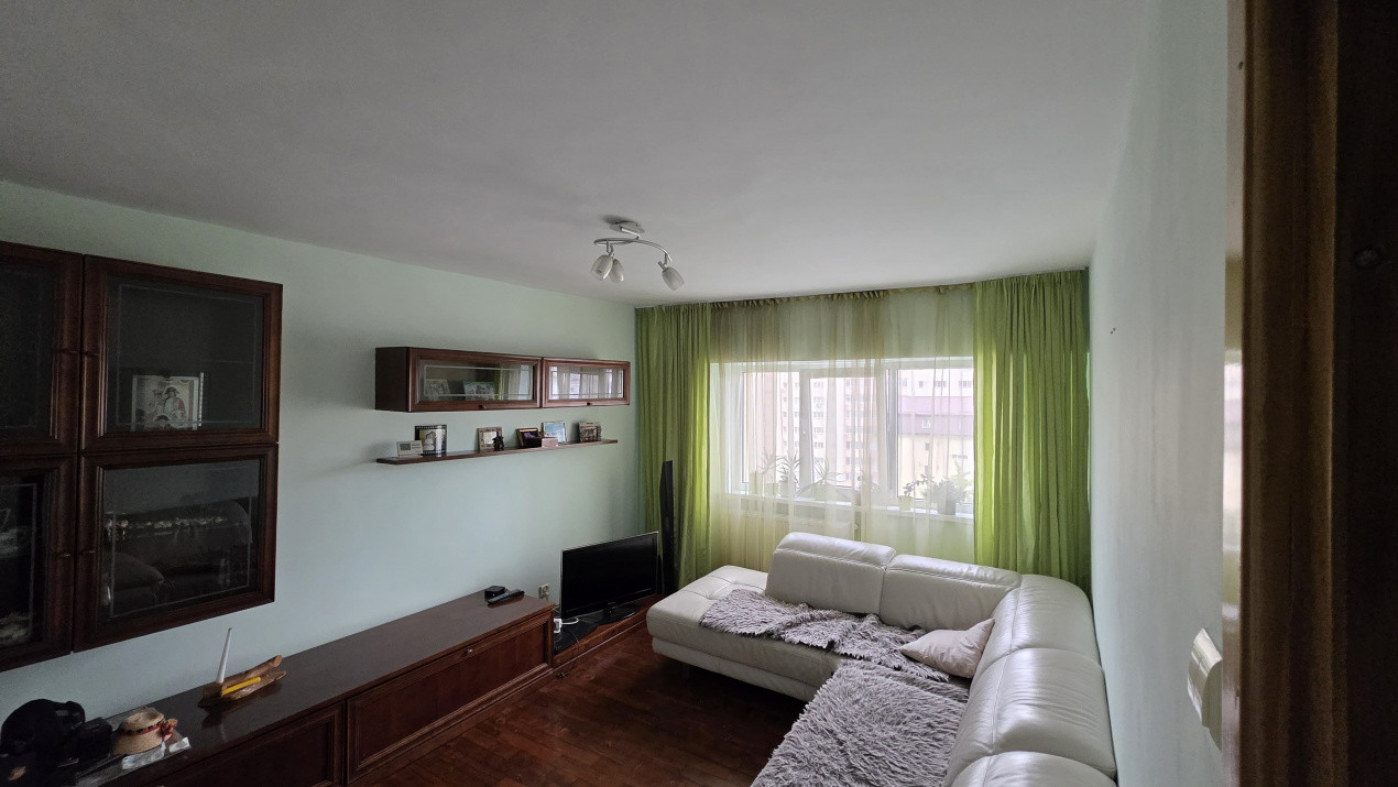 Apartament 3 camere etaj intermediar, zona Bld Primaverii