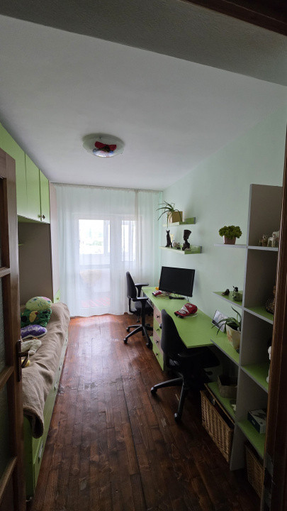 Apartament 3 camere etaj intermediar, zona Bld Primaverii