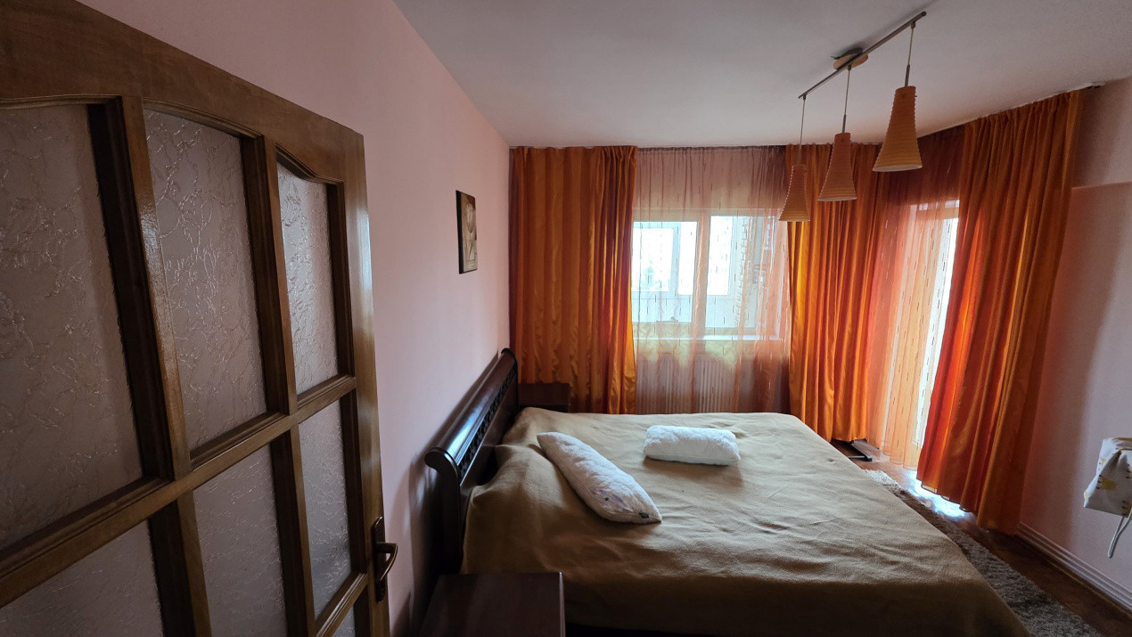 Apartament 3 camere etaj intermediar, zona Bld Primaverii