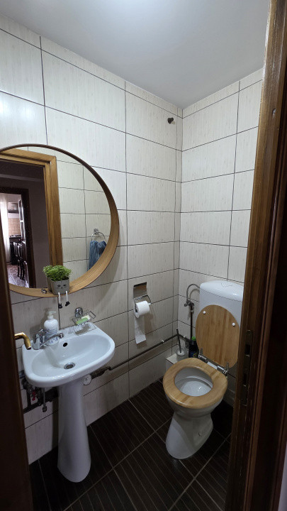 Apartament 3 camere etaj intermediar, zona Bld Primaverii
