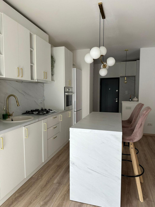 Apartament 2 camere la cheie, parcare, zona Vivo