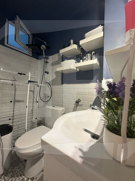 Apartament 3 camere, 2 bai etaj intermediar, Zona Vivo