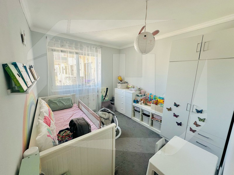 Apartament 3 camere, 2 bai etaj intermediar, Zona Vivo