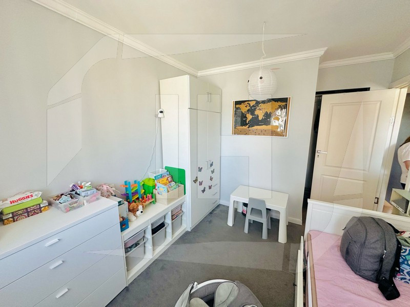 Apartament 3 camere, 2 bai etaj intermediar, Zona Vivo