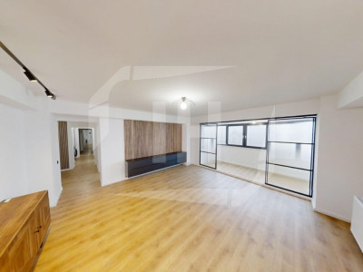 Apartament 4 camere, decomandat, garaj, cartier Zorilor