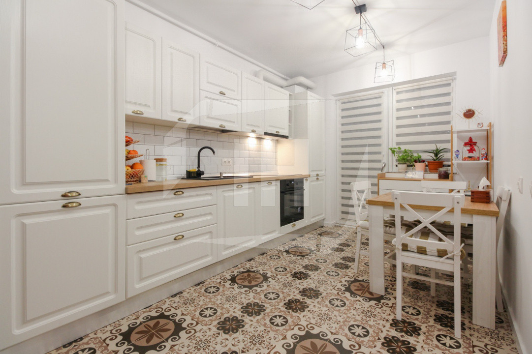 Apartament 2 camere, parcare, zona Vivo