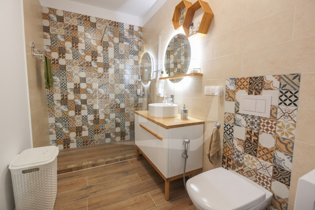 Apartament 2 camere, parcare, zona Vivo
