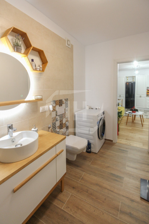Apartament 2 camere, parcare, zona Vivo