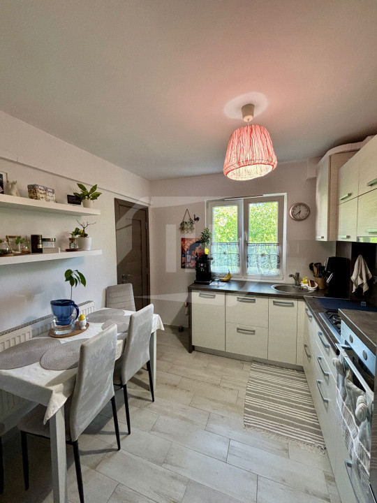 Apartament 3 camere, etaj intermediar, complet renovat, in Gheorgheni