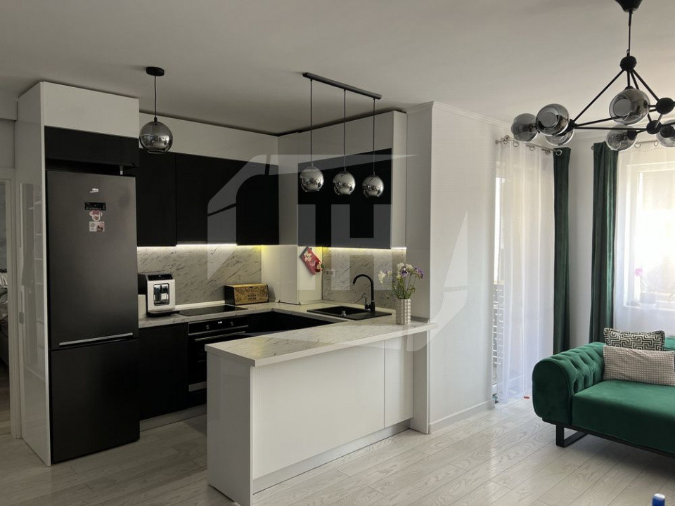 Apartament 3 camere 2 bai, parcare, zona Vivo