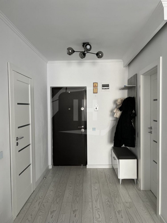 Apartament 3 camere 2 bai, parcare, zona Vivo