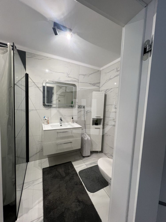Apartament 3 camere 2 bai, parcare, zona Vivo