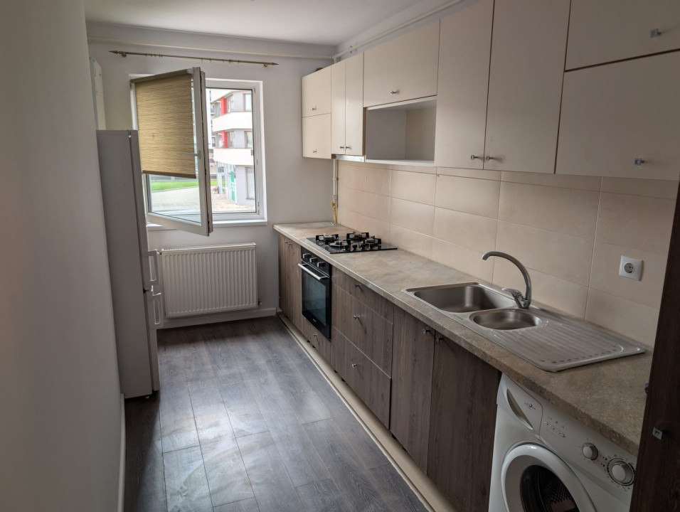 Apartament 2 camere, parcare, zona Vivo