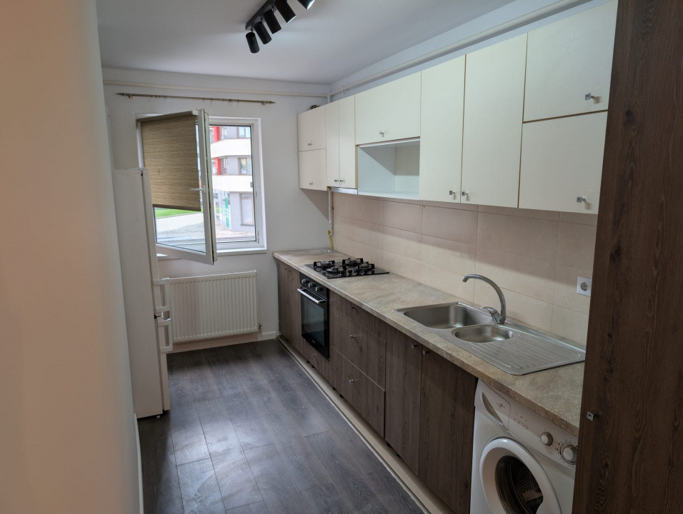 Apartament 2 camere, parcare, zona Vivo