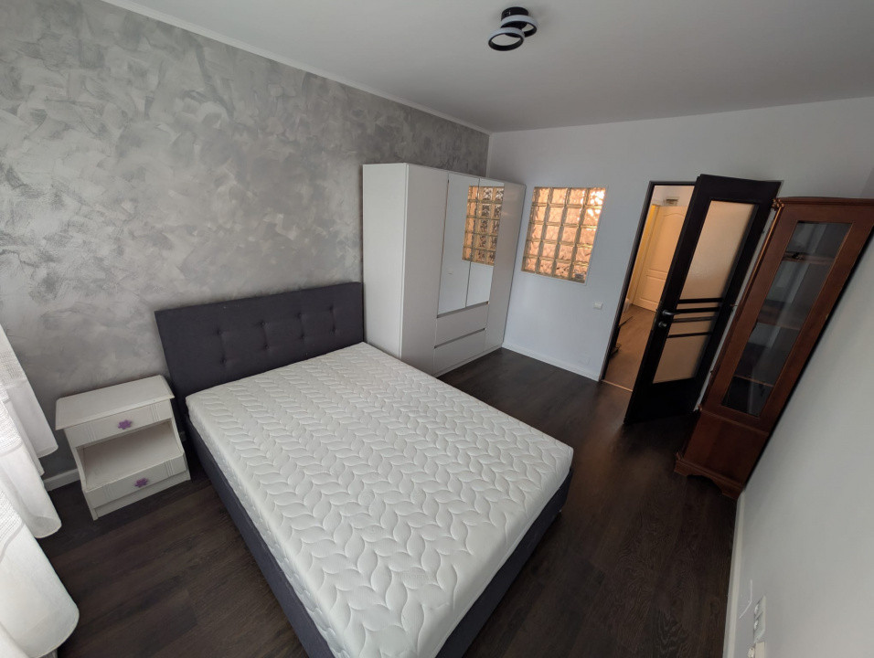 Apartament 2 camere, parcare, zona Vivo