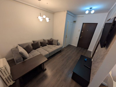 Apartament 2 camere, parcare, zona Vivo