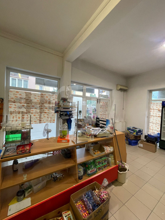 Spatiu comercial, 128 mp utili, 2 parcari,  zona Porii
