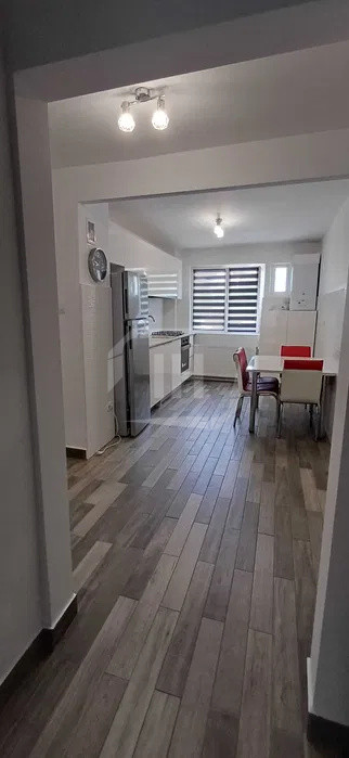 Apartament 3 camere, etaj intermediar, cu parcare, Manastur zona Piata Flora