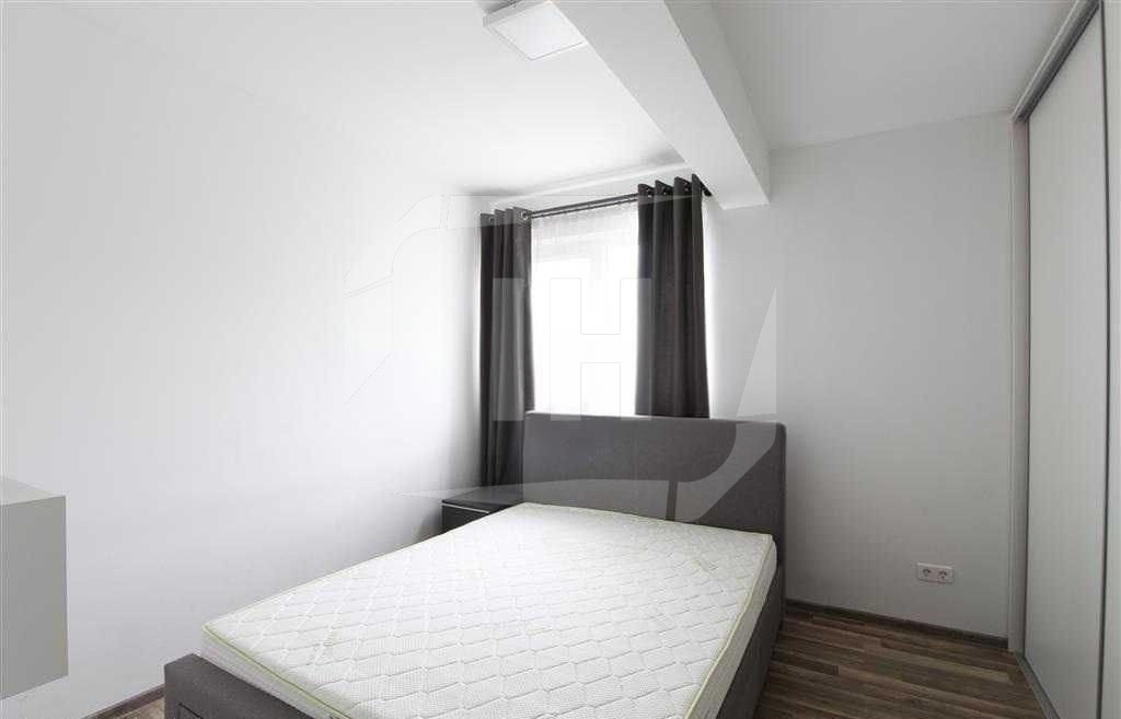 Apartament 3 camere, etajul 1, zona Vivo