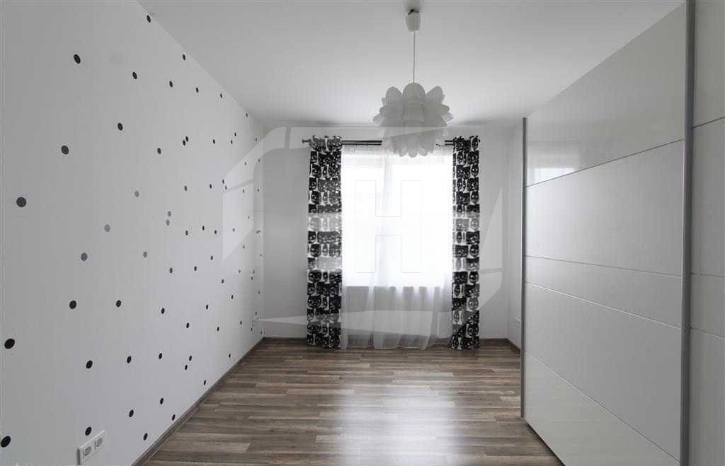Apartament 3 camere, etajul 1, zona Vivo