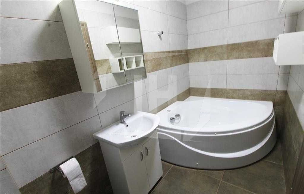 Apartament 3 camere, etajul 1, zona Vivo