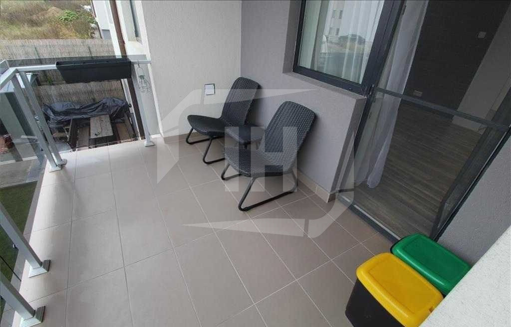 Apartament 3 camere, etajul 1, zona Vivo