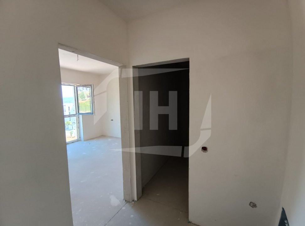 Apartament 3 camere, posibilitate 4, terasa, gradina, parcare