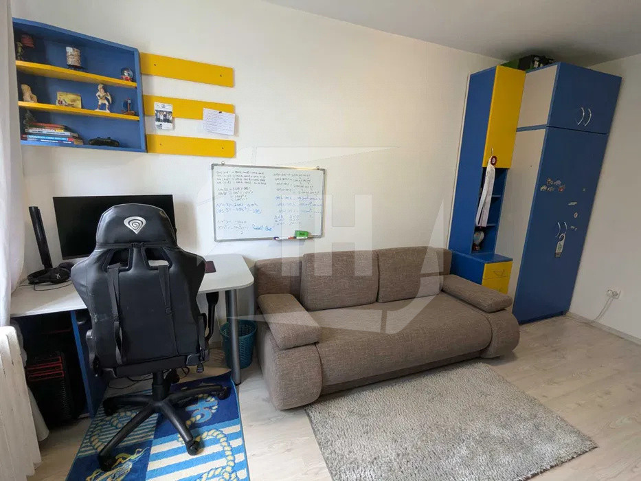 Apartament 3 camere, decomandat, zona Transylvania College