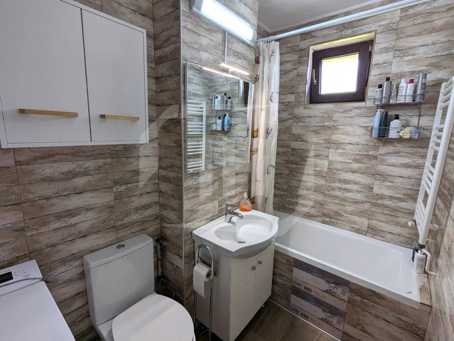 Apartament 3 camere, decomandat, zona Transylvania College