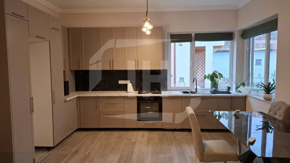 Apartament 2 camere, semidecomandat, cu gradina, zona Pod IRA