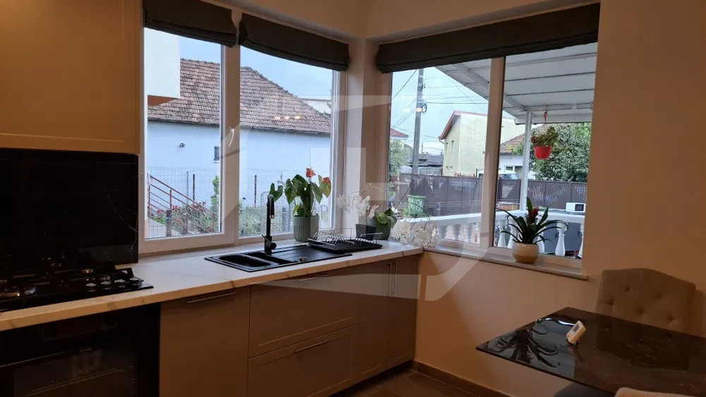Apartament 2 camere, semidecomandat, cu gradina, zona Pod IRA