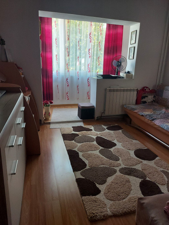 Apartament 2 camere, etaj intermediar, cartier Plopilor
