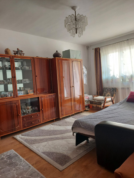 Apartament 2 camere, etaj intermediar, cartier Plopilor