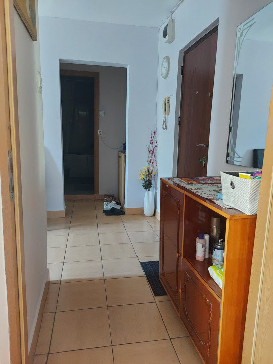 Apartament 2 camere, etaj intermediar, cartier Plopilor