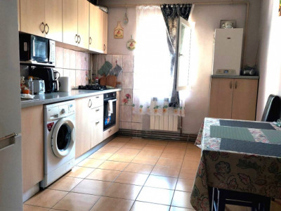Apartament 2 camere, etaj intermediar, cartier Plopilor