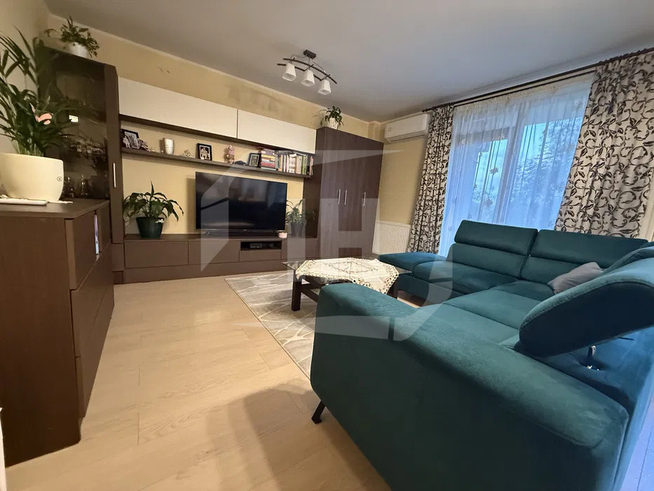 Apartament cu 3 camere, etaj intermediar, parcare, zona Borhanci