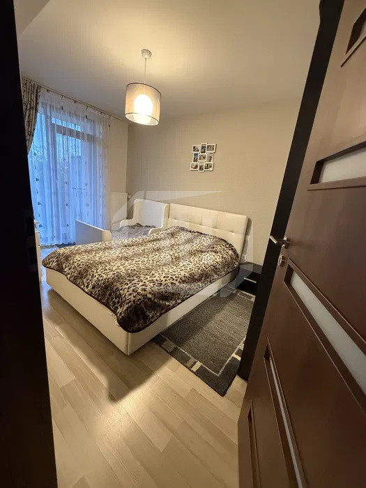 Apartament cu 3 camere, etaj intermediar, parcare, zona Borhanci