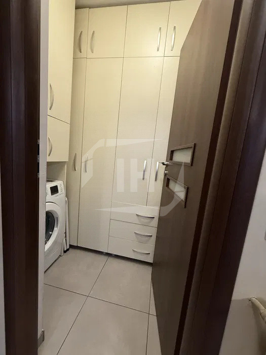 Apartament cu 3 camere, etaj intermediar, parcare, zona Borhanci