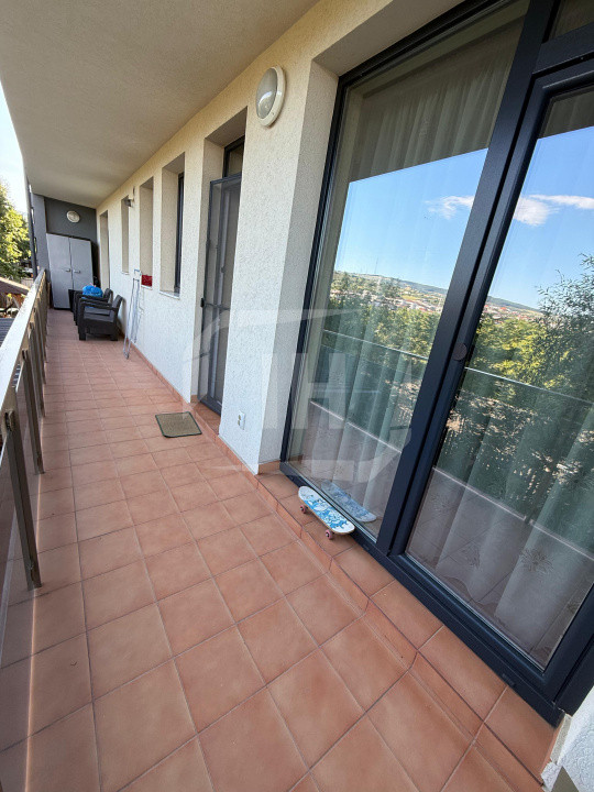 Apartament cu 3 camere, etaj intermediar, parcare, zona Borhanci