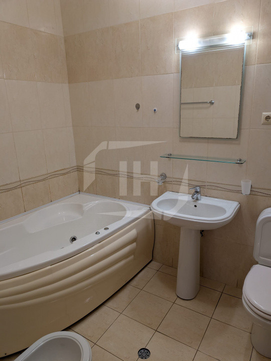 Apartament 3 camere 89 mp si terasa 25 mp in zona Grand Hotel Italia