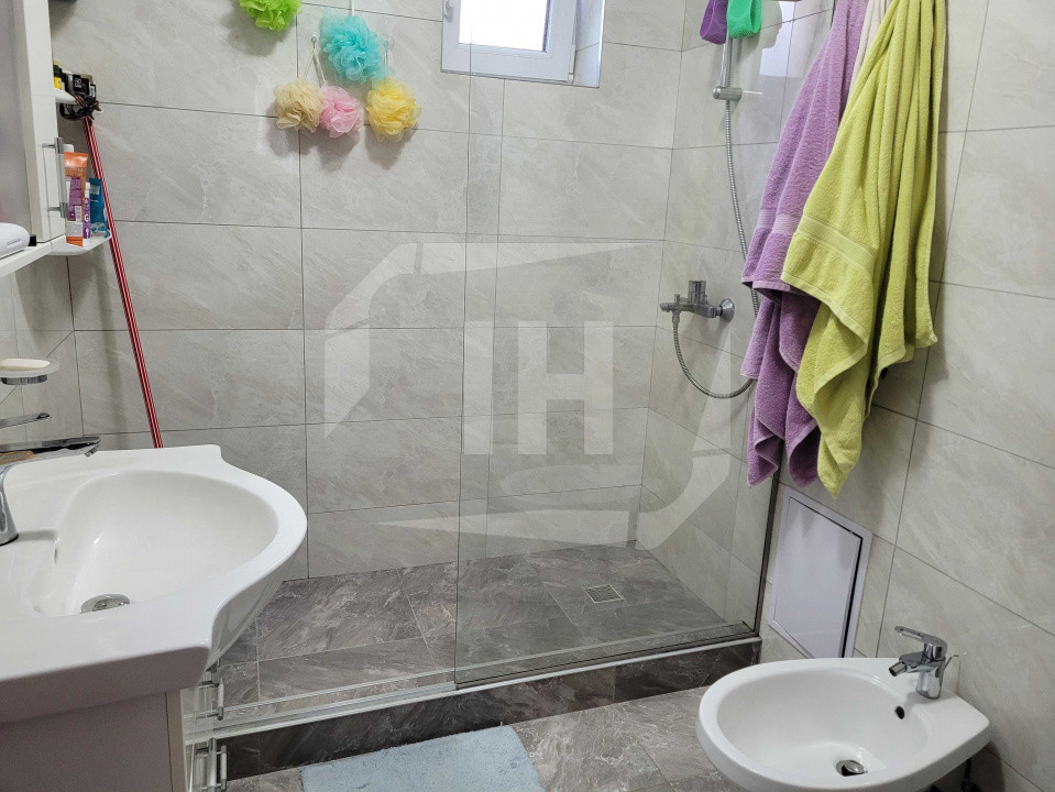 Casa individuala 5 camere, 611 teren, zona Oasului