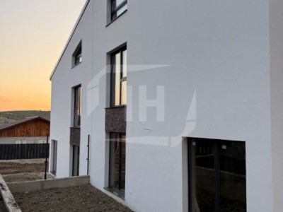 Duplex 4 camere, 3 bai, 357 teren
