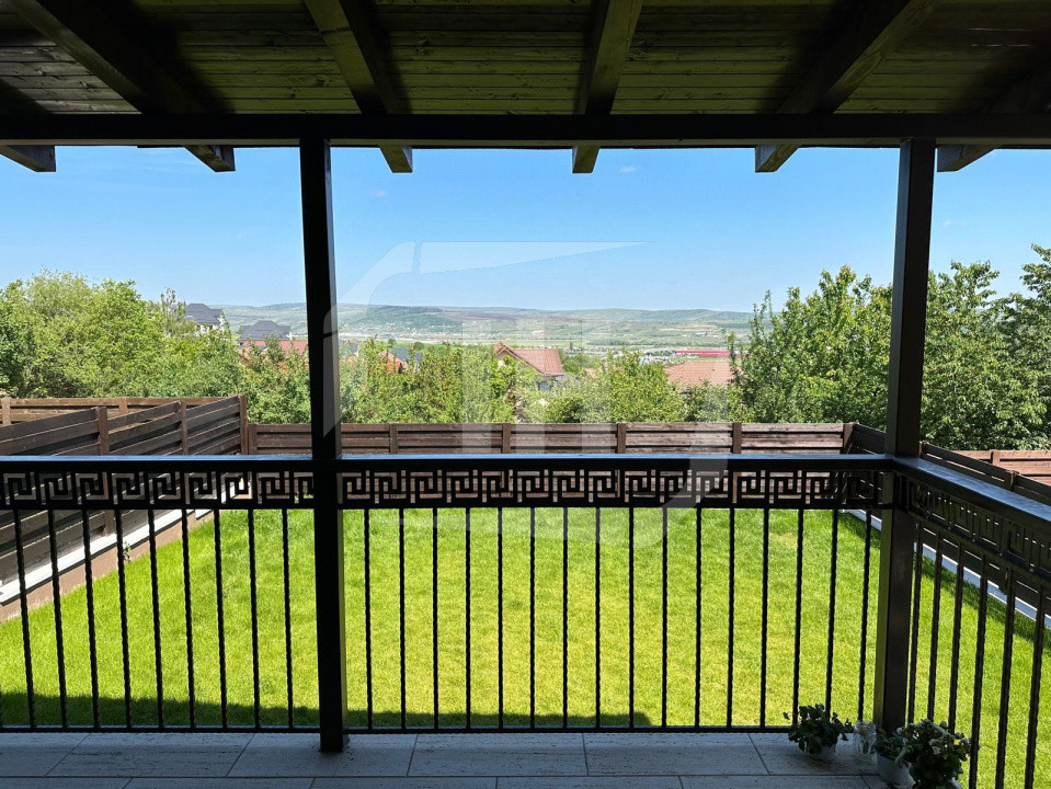 Casa individuala, curte mare si view in Dezmir