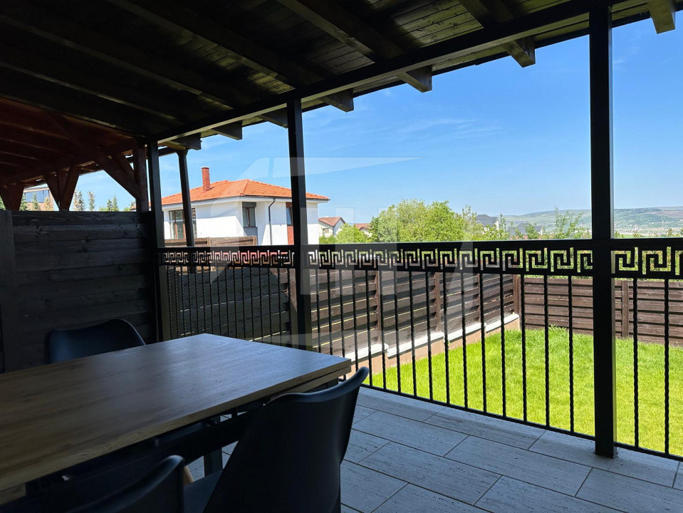 Casa individuala, curte mare si view in Dezmir