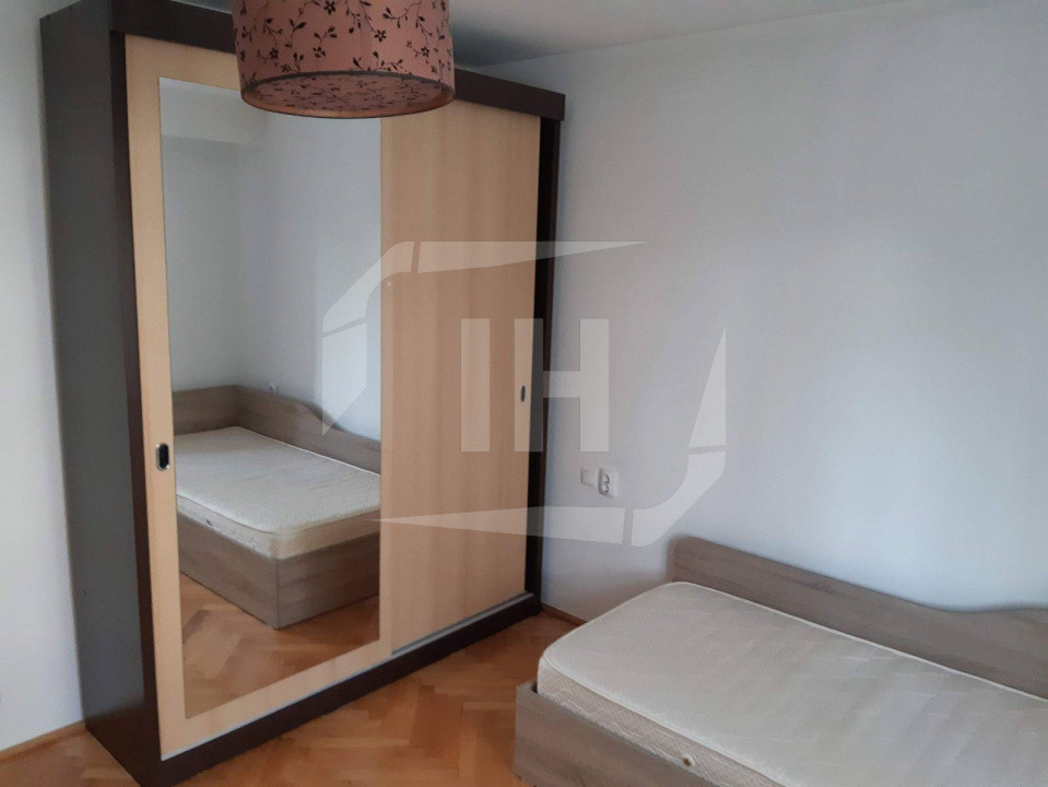 Apartament 4 camere, decomandat, etaj intermediar, Zorilor