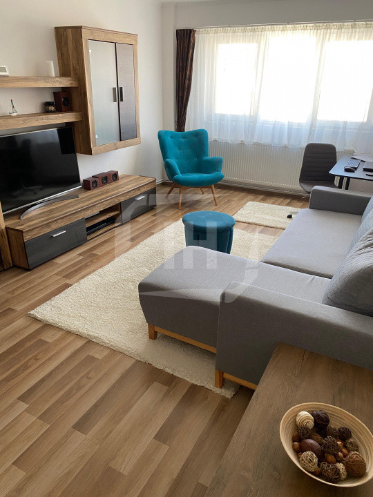 Apartament 2 camere decomandat, zona strazii Brates